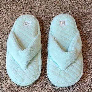 KN | NWOT Cozy Mint Green Slippers